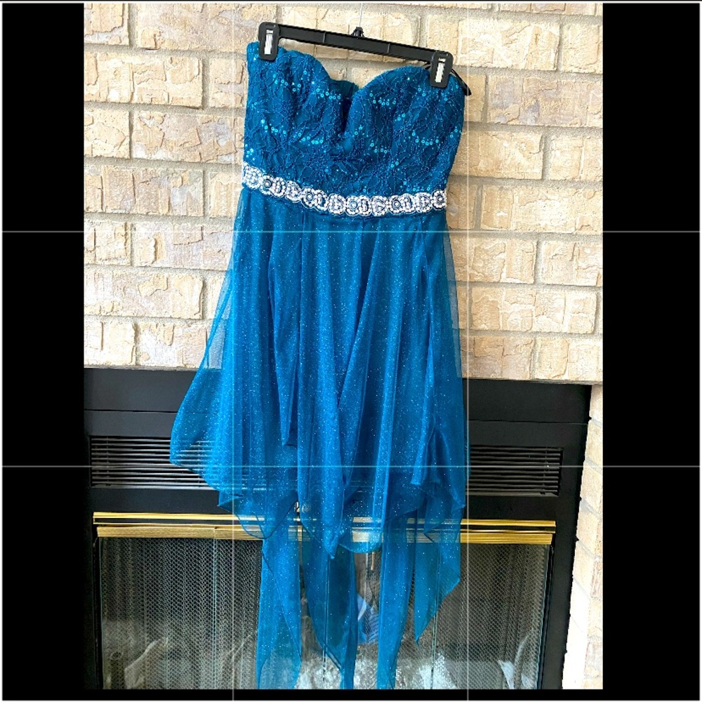Beautiful homecoming/prom dress